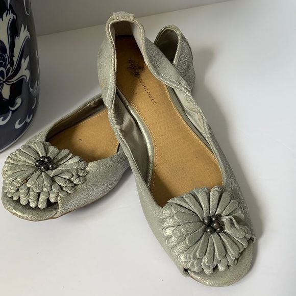 Tommy Hilfiger metallic silver open toe flats S 7 - Picture 1 of 5